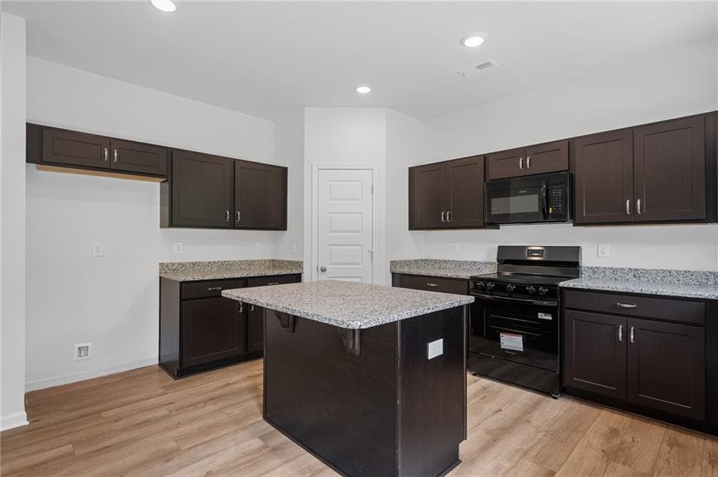 5 bedroom, 3 bathroom, 2,372 sq ft single family residence under contract at 84 Willow Circle, Rock Spring, GA 30739 — photo 9