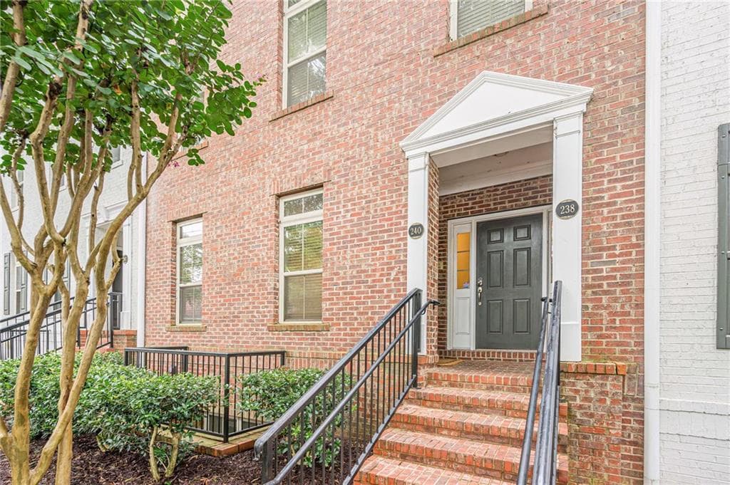 2 bedroom, 2 bathroom, 1,160 sq ft condominium for sale at 240 Le Gran Bend 65, Sandy Springs, GA 30328 — photo 4