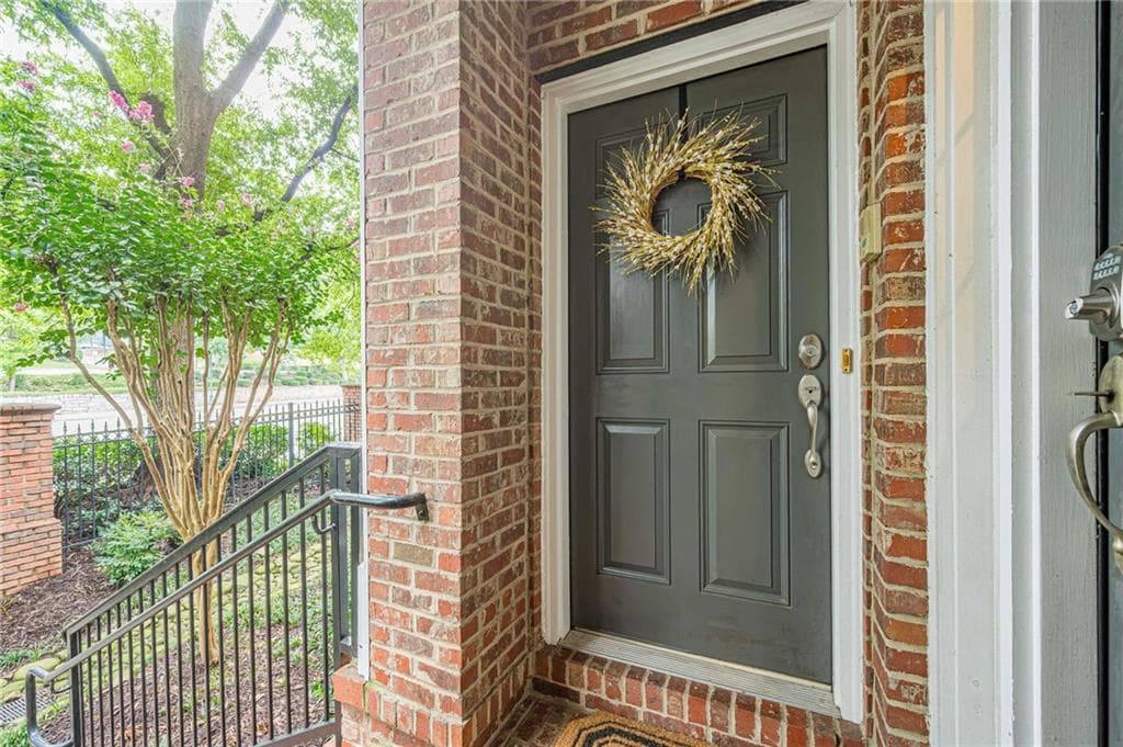 2 bedroom, 2 bathroom, 1,160 sq ft condominium for sale at 240 Le Gran Bend 65, Sandy Springs, GA 30328 — photo 5