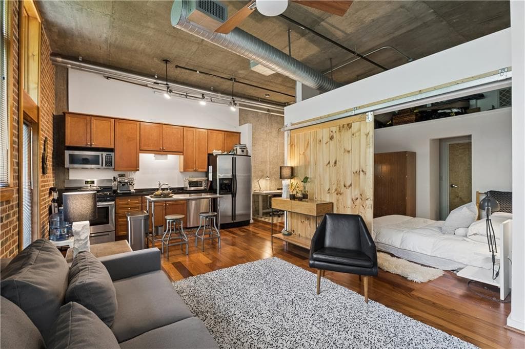 1 bedroom, 1 bathroom, 686 sq ft other for rent at 640 Glen Iris Drive 517, Atlanta, GA 30308 for $2,000 a month — photo 1 of 26