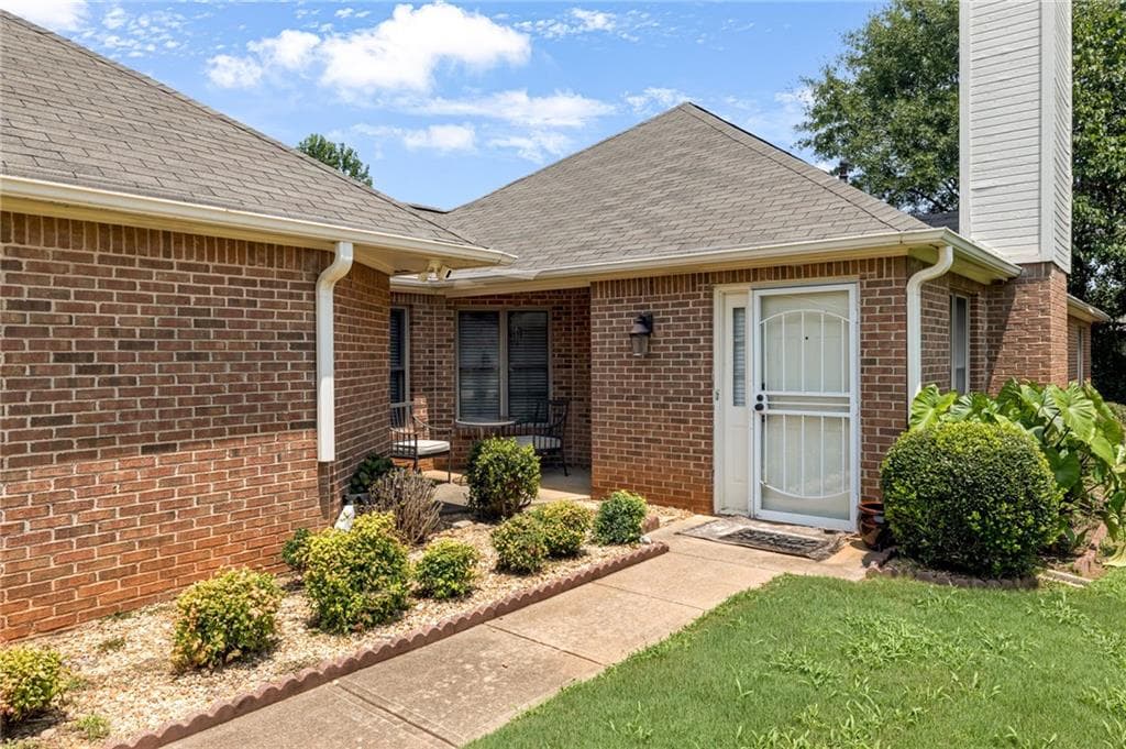 3 bedroom, 2 bathroom, 1,544 sq ft single family residence for sale at 3357 Salem Cove Trail, Conyers, GA 30013 — photo 3