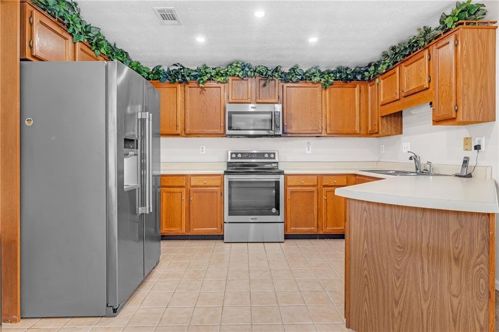 3 bedroom, 2 bathroom, 1,544 sq ft single family residence for sale at 3357 Salem Cove Trail, Conyers, GA 30013 — photo 8