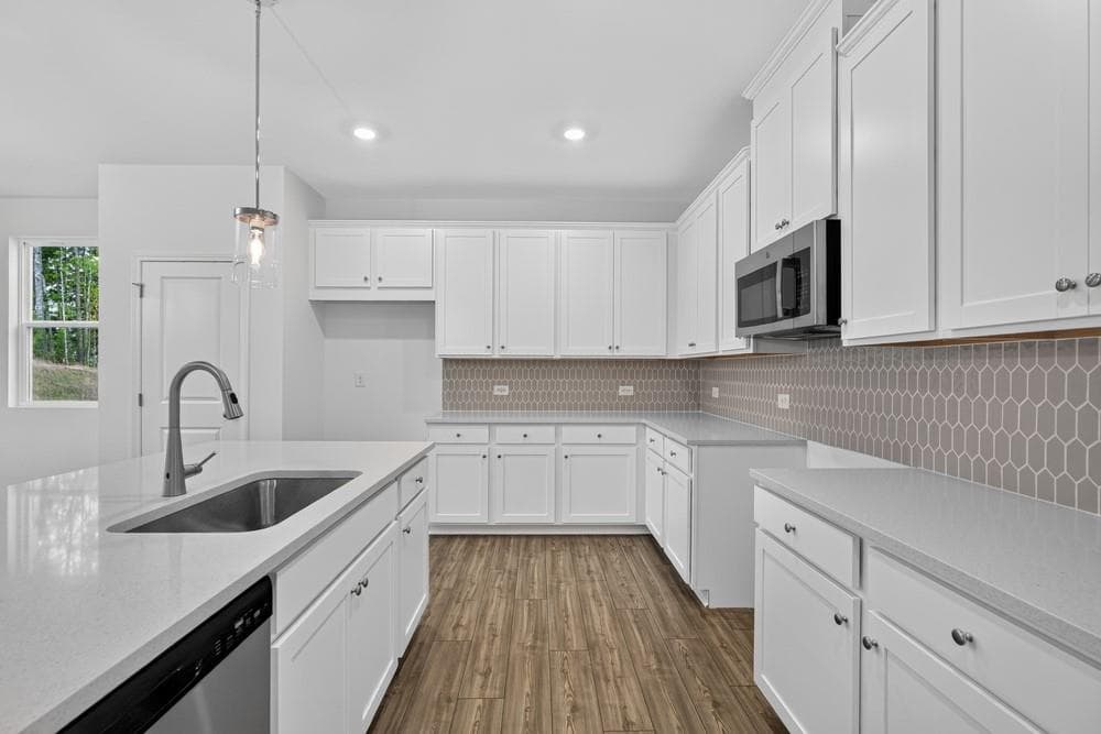 3 bedroom, 3 bathroom, 2,395 sq ft single family residence under contract at 3659 Sagecrest Drive, Buford, GA 30519 — photo 2