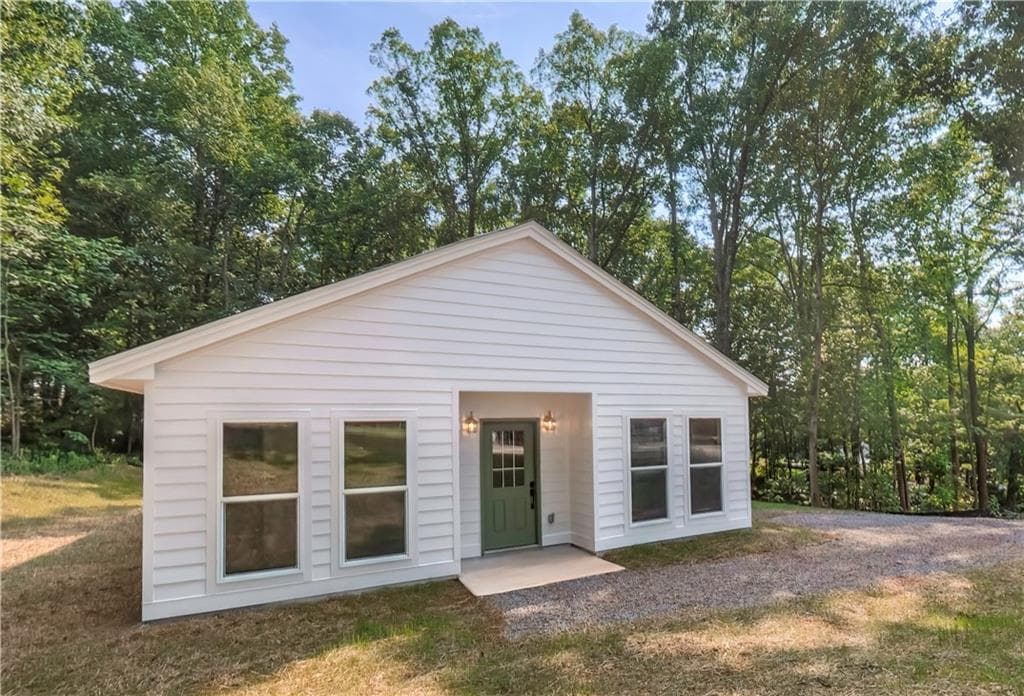 3 bedroom, 2 bathroom, 1,320 sq ft single family residence for sale at 530 Tree Ridge, Carrollton, GA 30116