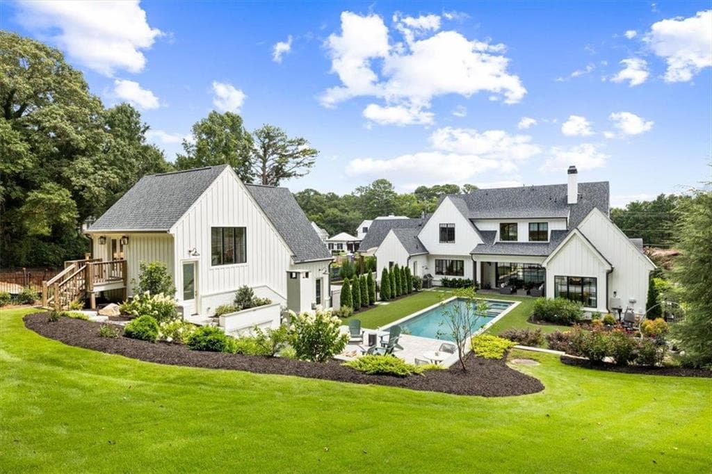 5 bedroom, 5 bathroom, 4,782 sq ft single family residence under contract at 205 Thomas Circle, Roswell, GA 30075 — photo 2