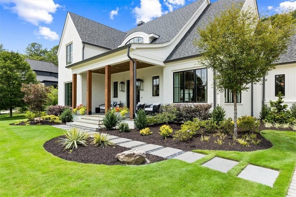 5 bedroom, 5 bathroom, 4,782 sq ft single family residence under contract at 205 Thomas Circle, Roswell, GA 30075 — photo 4
