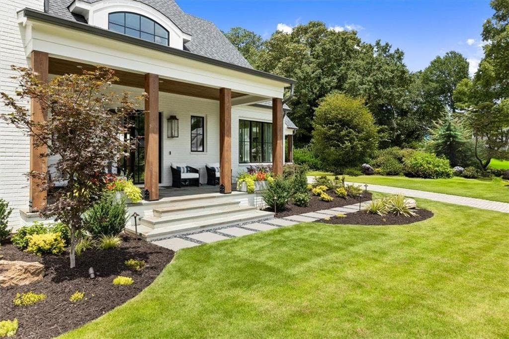 5 bedroom, 5 bathroom, 4,782 sq ft single family residence under contract at 205 Thomas Circle, Roswell, GA 30075 — photo 5