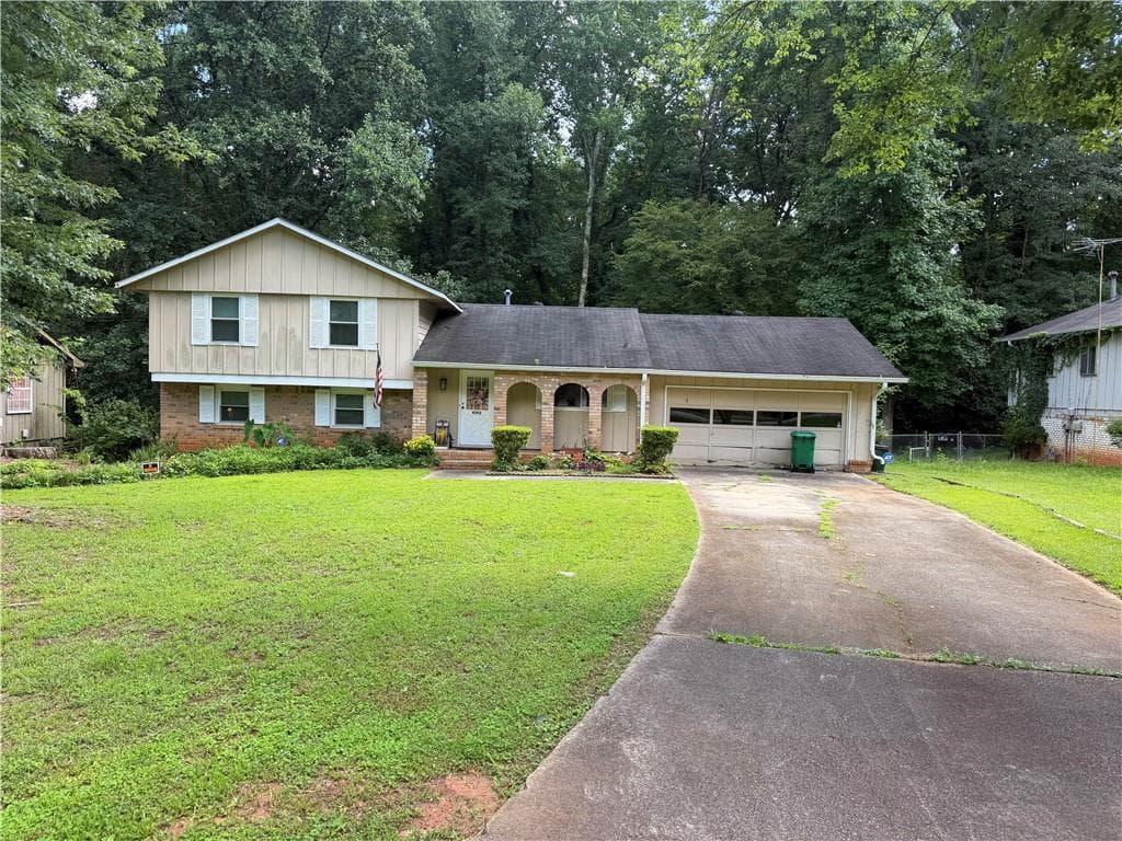 3 bedroom, 2 bathroom, 1,582 sq ft single family residence under contract at 4292 Cedar Ridge Trail, Stone Mountain, GA 30083