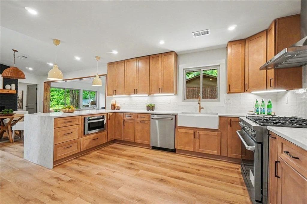 4 bedroom, 3 bathroom, 2,000 sq ft single family residence for sale at 2700 Hawaii Court, Decatur, GA 30033