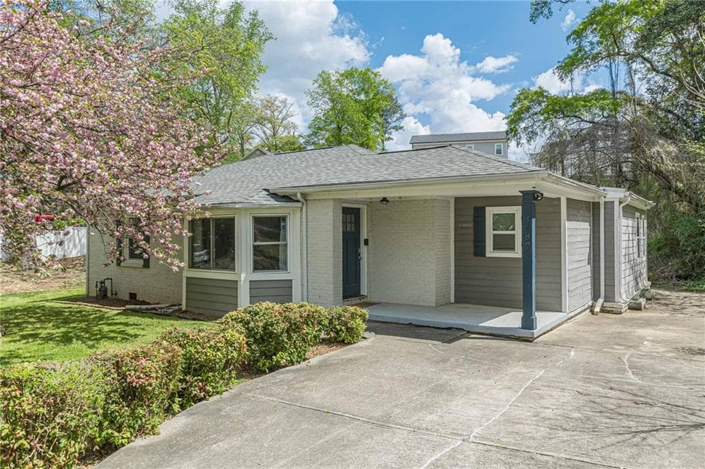 3 bedroom, 2 bathroom, 1,356 sq ft single family residence for sale at 3182 Lake Avenue, Hapeville, GA 30354