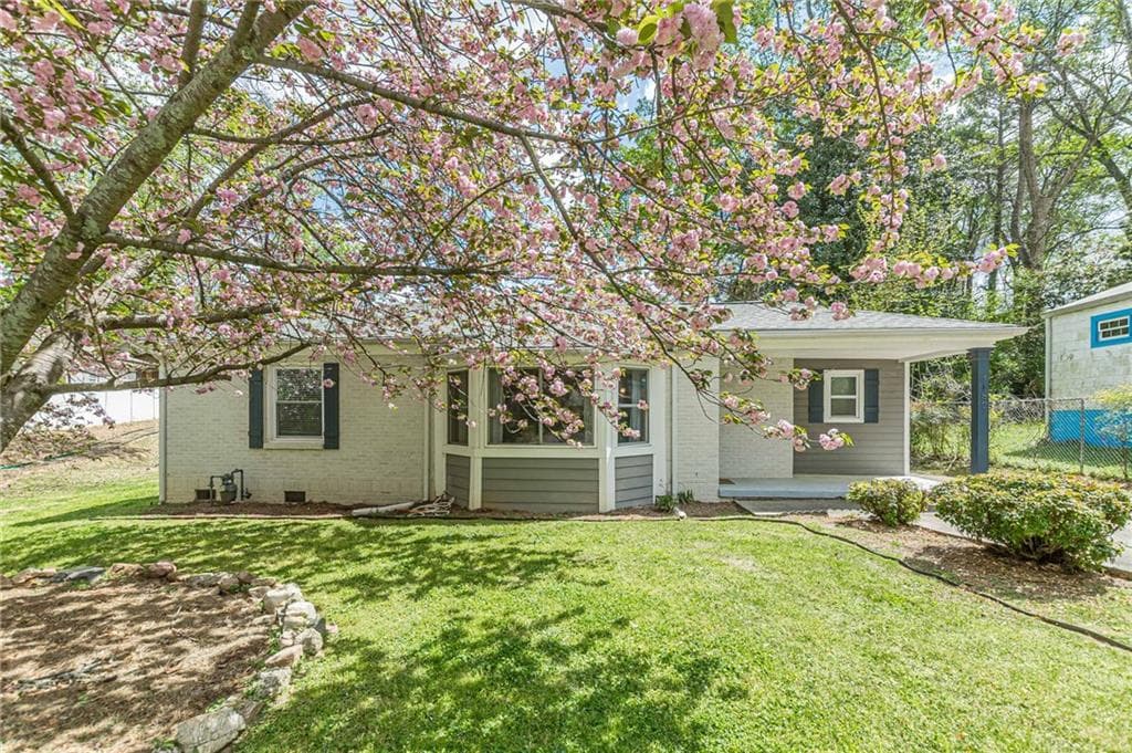 3 bedroom, 2 bathroom, 1,356 sq ft single family residence for sale at 3182 Lake Avenue, Hapeville, GA 30354 — photo 3