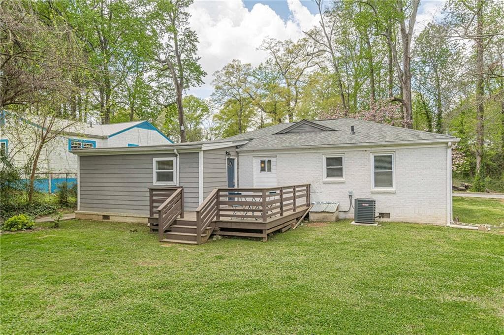3 bedroom, 2 bathroom, 1,356 sq ft single family residence for sale at 3182 Lake Avenue, Hapeville, GA 30354 — photo 4