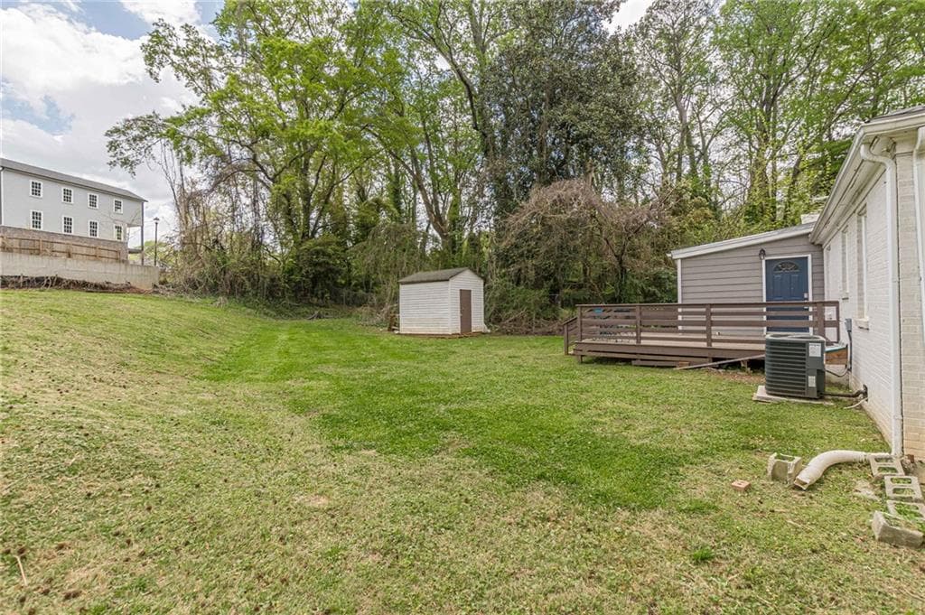 3 bedroom, 2 bathroom, 1,356 sq ft single family residence for sale at 3182 Lake Avenue, Hapeville, GA 30354 — photo 8