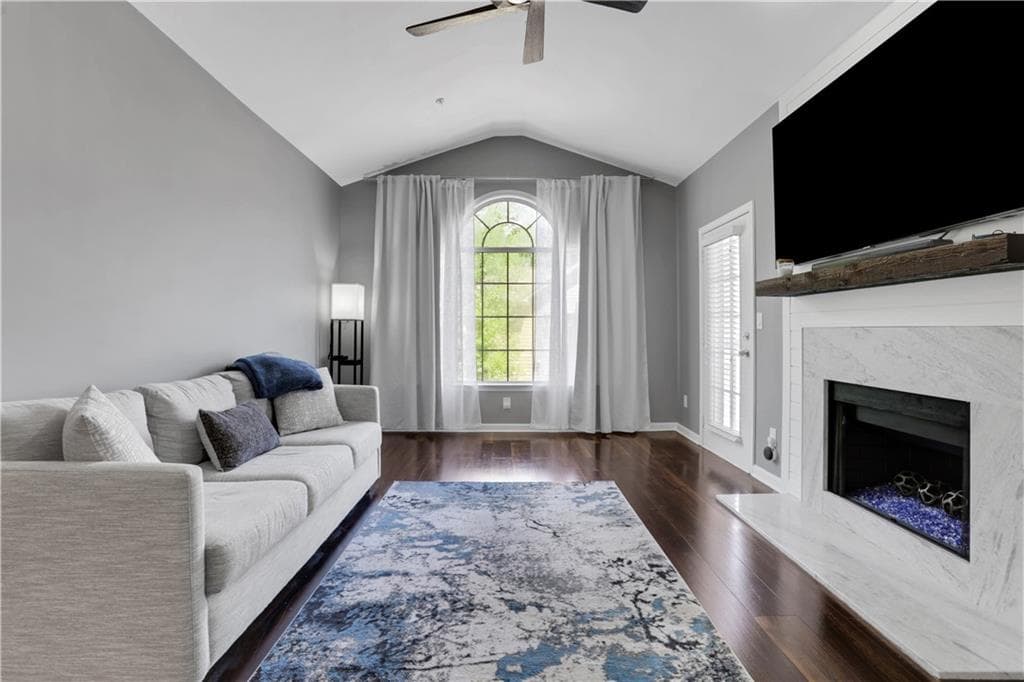 2 bedroom, 2 bathroom, 1,215 sq ft condominium under contract at 4103 Woodland Lane, Alpharetta, GA 30009 — photo 4