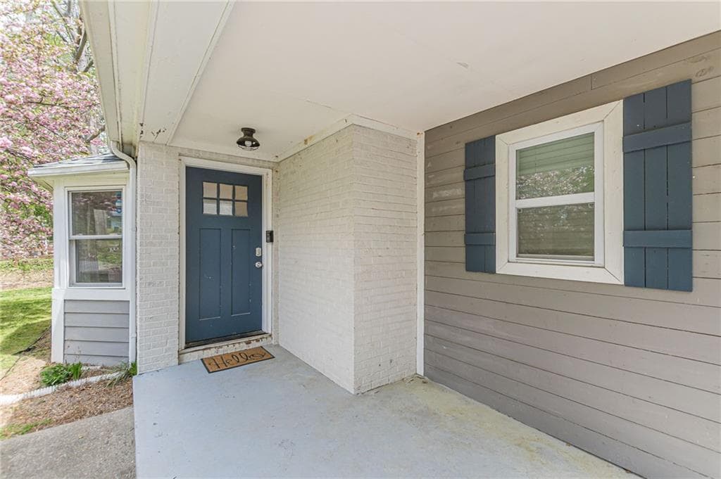 3 bedroom, 2 bathroom, 1,356 sq ft single family residence for sale at 3182 Lake Avenue, Hapeville, GA 30354 — photo 2
