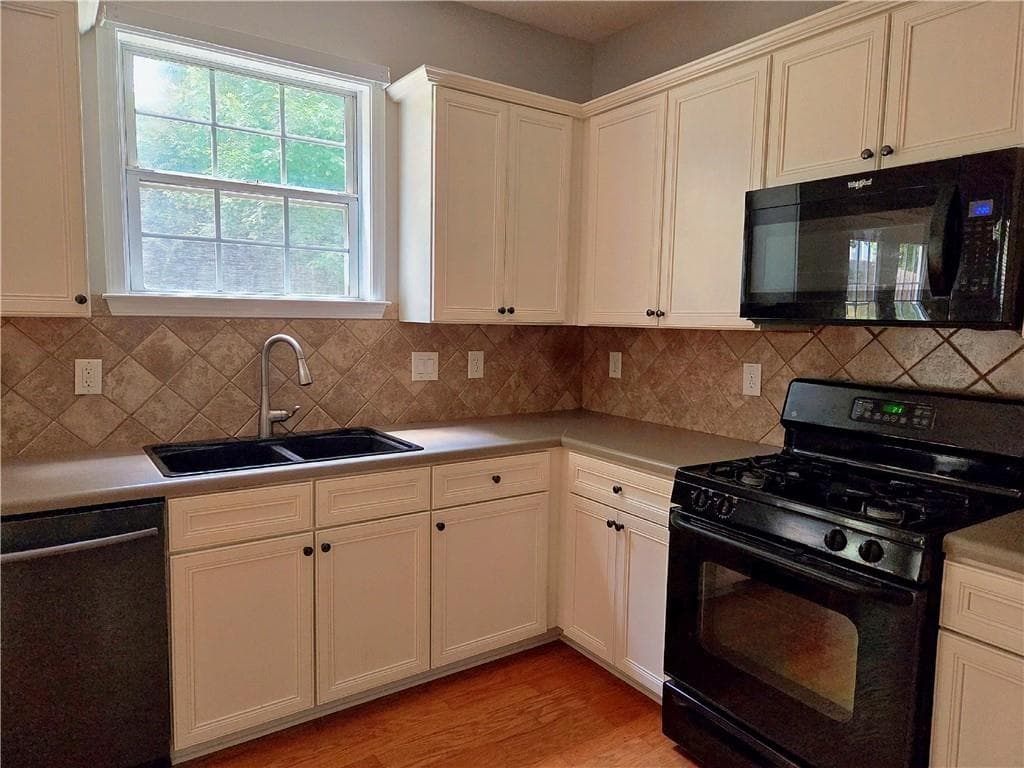 4 bedroom, 3 bathroom, 2,606 sq ft single family residence for rent at 1374 Dukes Creek, Kennesaw, GA 30152 for $2,500 a month — photo 10
