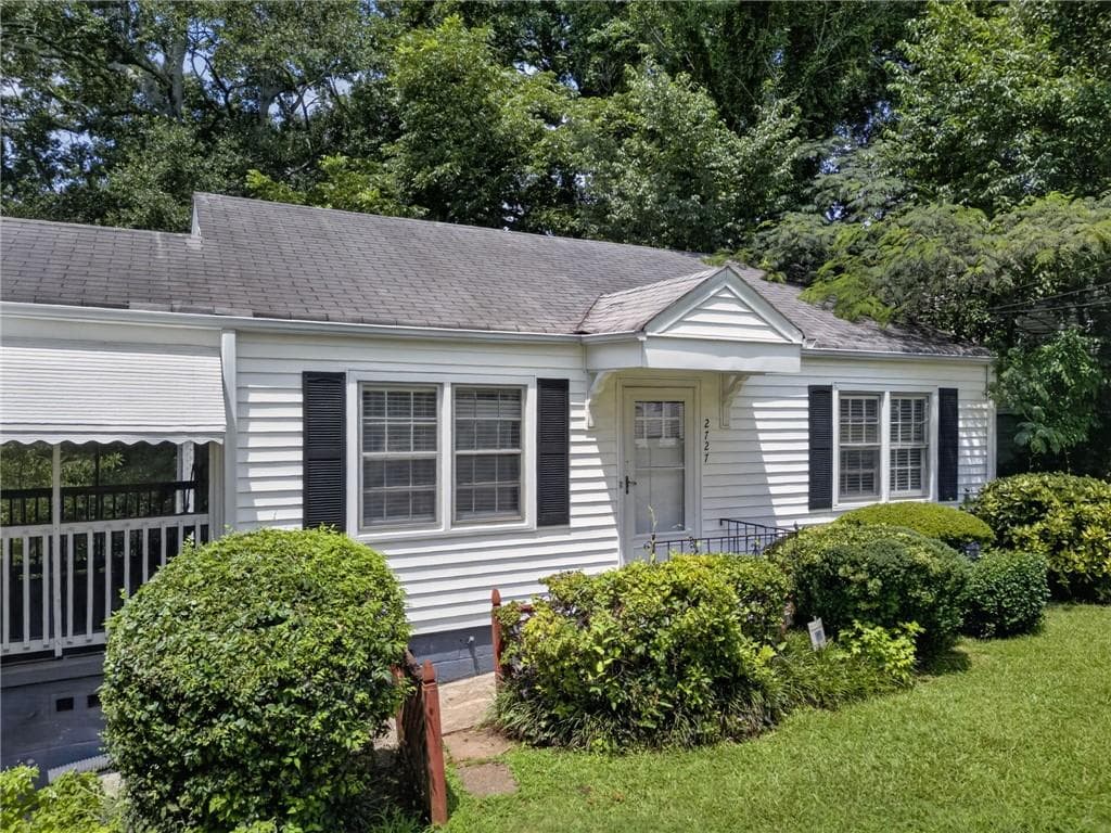 2 bedroom, 1 bathroom, 872 sq ft single family residence for sale at 2727 Humphries Street, East Point, GA 30344 — photo 2