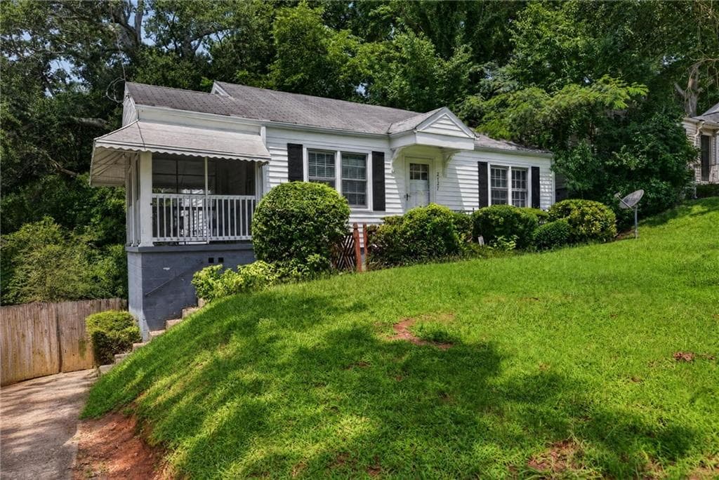 2 bedroom, 1 bathroom, 872 sq ft single family residence for sale at 2727 Humphries Street, East Point, GA 30344 — photo 3