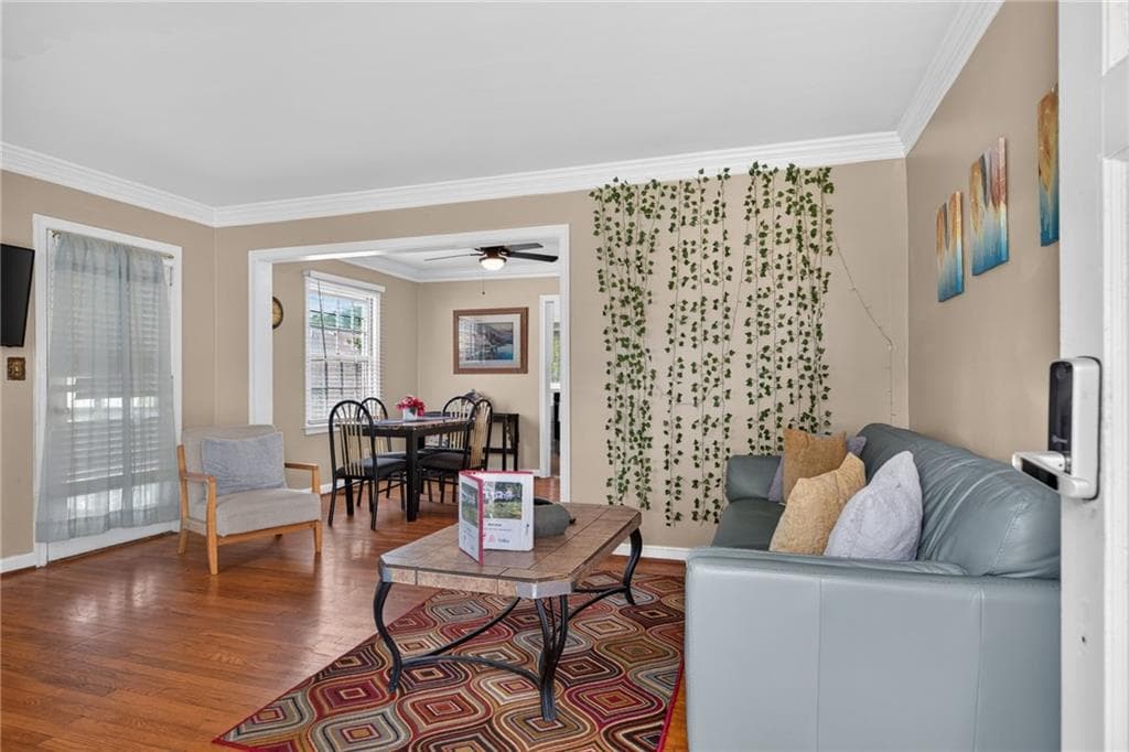 2 bedroom, 1 bathroom, 872 sq ft single family residence for sale at 2727 Humphries Street, East Point, GA 30344 — photo 4