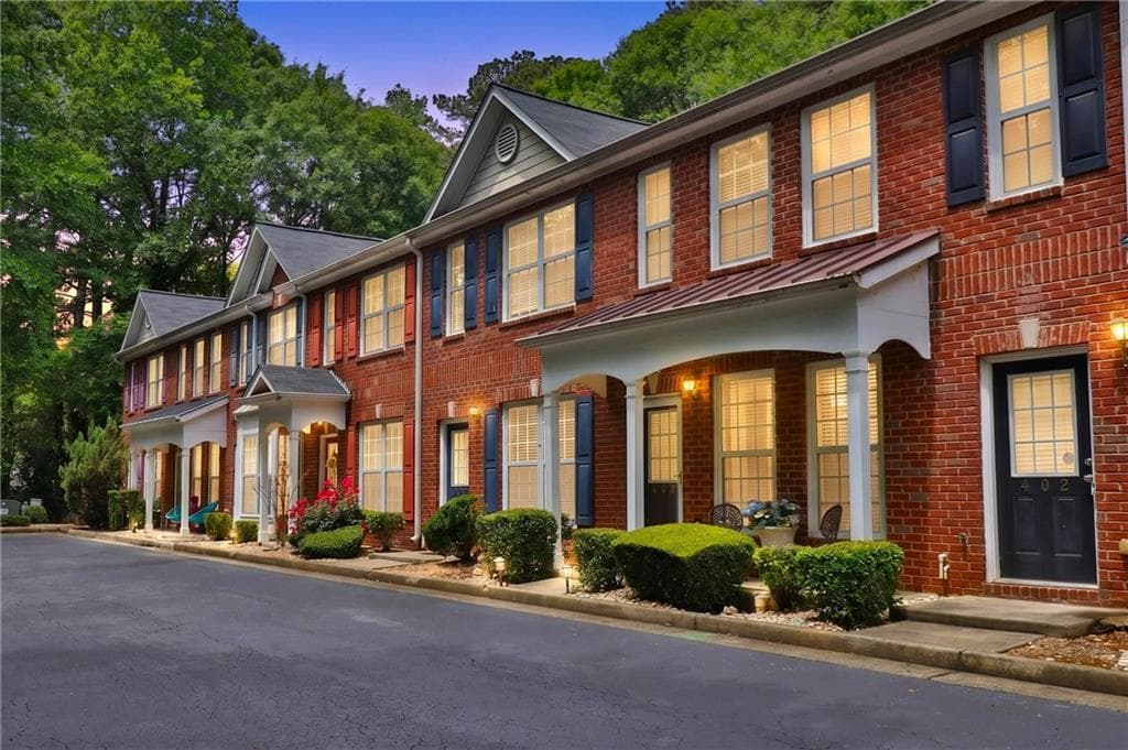 2 bedroom, 3 bathroom, 1,152 sq ft townhouse for sale at 398 Paden Cove Trail, Lawrenceville, GA 30044 — photo 2
