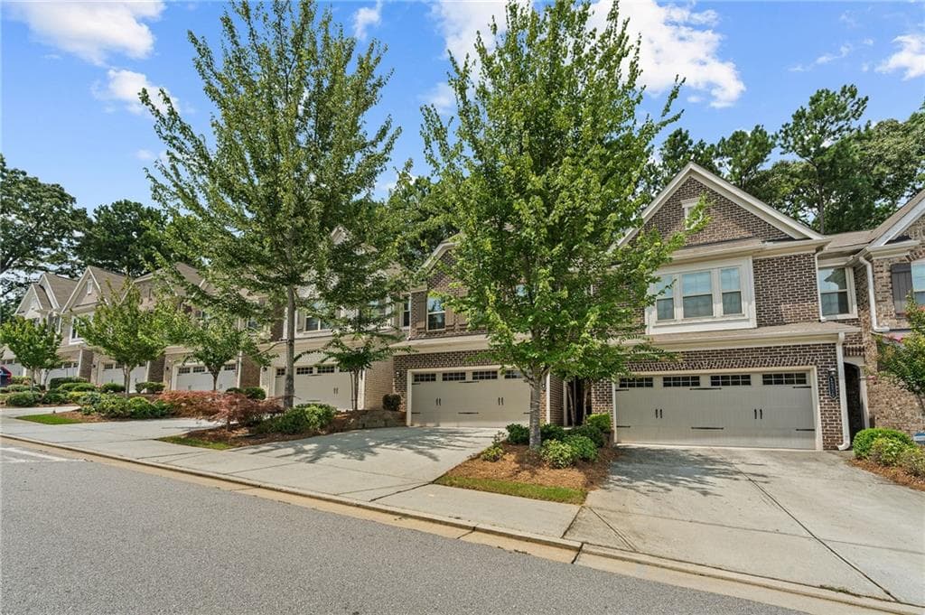 3 bedroom, 3 bathroom, 1,988 sq ft townhouse for sale at 1326 Lanier Vista Drive, Buford, GA 30518 — photo 1 of 48