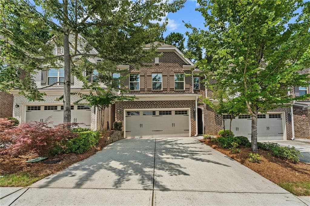 3 bedroom, 3 bathroom, 1,988 sq ft townhouse for sale at 1326 Lanier Vista Drive, Buford, GA 30518 — photo 3