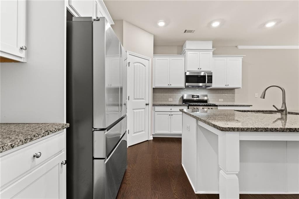 3 bedroom, 3 bathroom, 1,988 sq ft townhouse for sale at 1326 Lanier Vista Drive, Buford, GA 30518 — photo 9