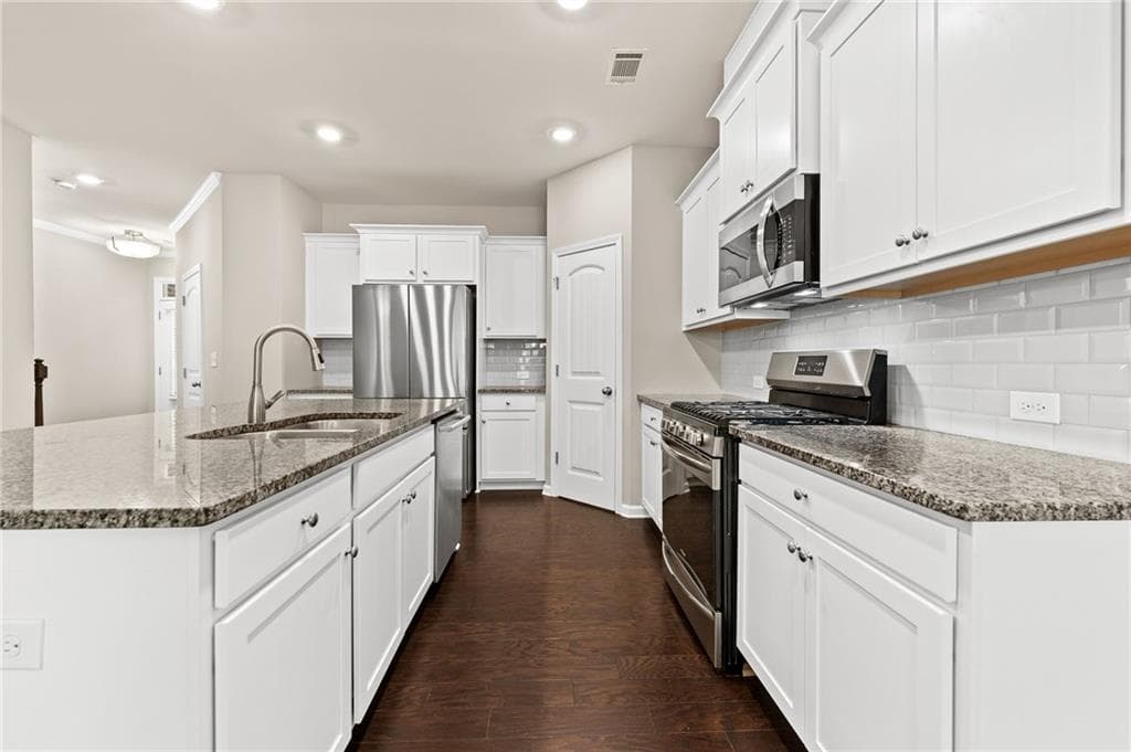 3 bedroom, 3 bathroom, 1,988 sq ft townhouse for sale at 1326 Lanier Vista Drive, Buford, GA 30518 — photo 10