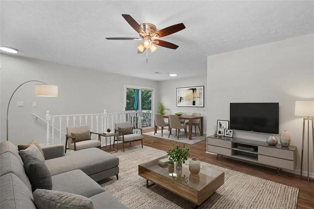 2 bedroom, 1 bathroom, 882 sq ft condominium for sale at 1356 Old Coach Road, Marietta, GA 30008 — photo 3
