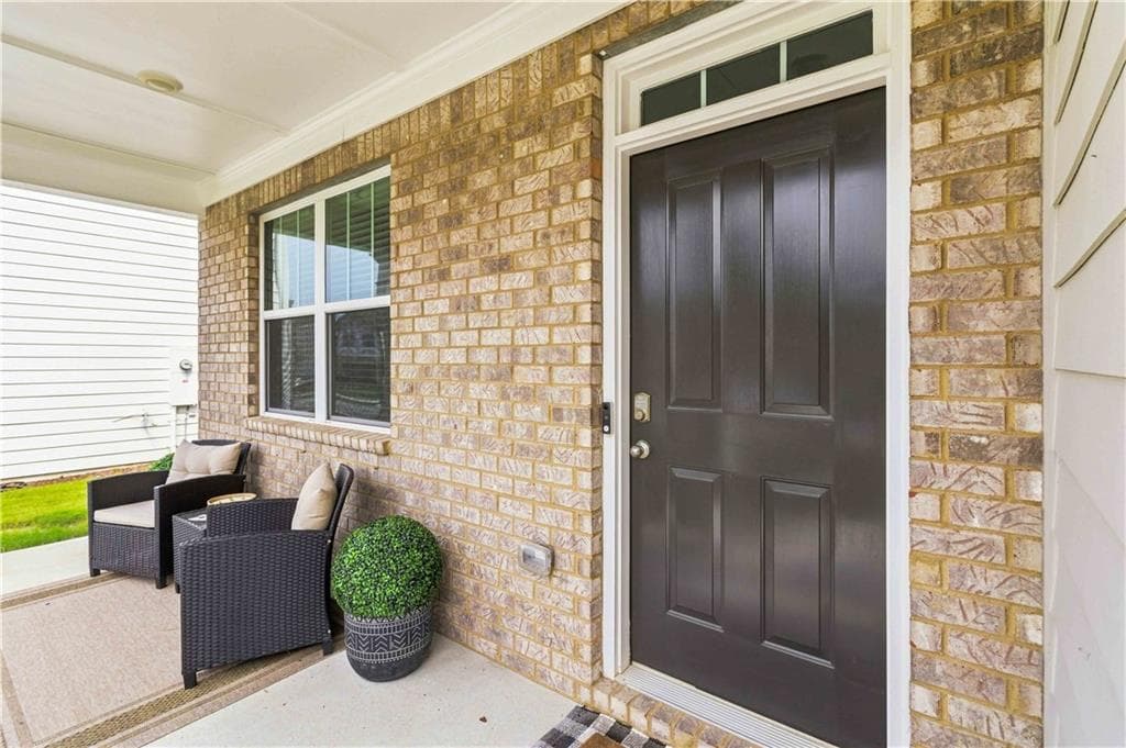 5 bedroom, 3 bathroom, 2,511 sq ft single family residence under contract at 8293 Bluewater Drive, Fairburn, GA 30213 — photo 4