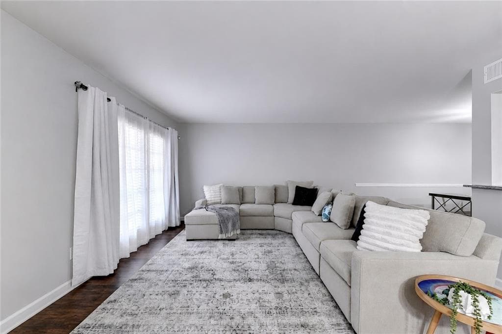 2 bedroom, 2 bathroom, 1,392 sq ft townhouse for sale at 6520 Roswell Road 30, Sandy Springs, GA 30328 — photo 4
