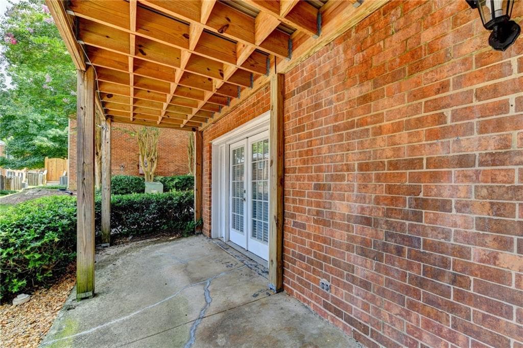 2 bedroom, 2 bathroom, 1,392 sq ft townhouse for sale at 6520 Roswell Road 30, Sandy Springs, GA 30328 — photo 9