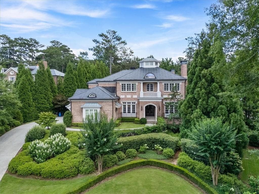 6 bedroom, 9 bathroom, 10,300 sq ft single family residence for sale at 3225 W Paces Park Court, Atlanta, GA 30327 — photo 2