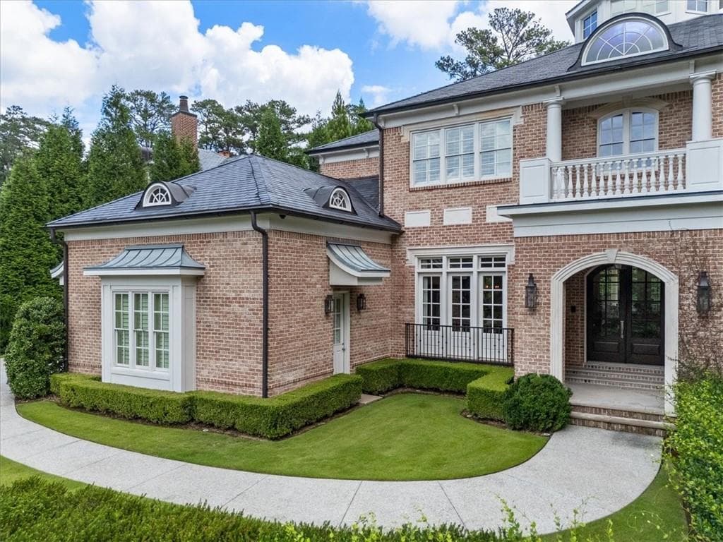 6 bedroom, 9 bathroom, 10,300 sq ft single family residence for sale at 3225 W Paces Park Court, Atlanta, GA 30327 — photo 3