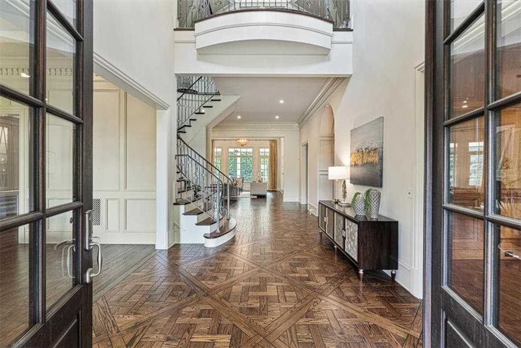 6 bedroom, 9 bathroom, 10,300 sq ft single family residence for sale at 3225 W Paces Park Court, Atlanta, GA 30327 — photo 4