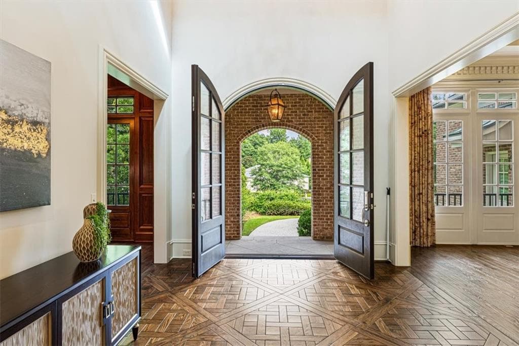 6 bedroom, 9 bathroom, 10,300 sq ft single family residence for sale at 3225 W Paces Park Court, Atlanta, GA 30327 — photo 5