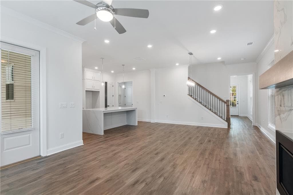 3 bedroom, 3 bathroom, 2,016 sq ft single family residence under contract at 676 Summit Hill Way, Cumming, GA 30040 — photo 3