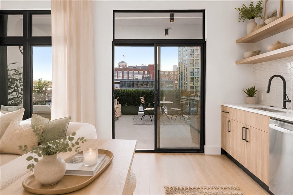 1 bedroom, 1 bathroom, 630 sq ft condominium for sale at 567 Ponce De Leon Avenue 319, Atlanta, GA 30308 — photo 5