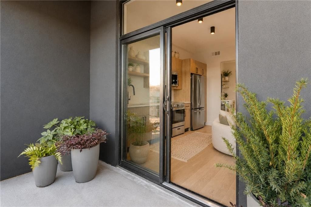 1 bedroom, 1 bathroom, 630 sq ft condominium for sale at 567 Ponce De Leon Avenue 319, Atlanta, GA 30308 — photo 8