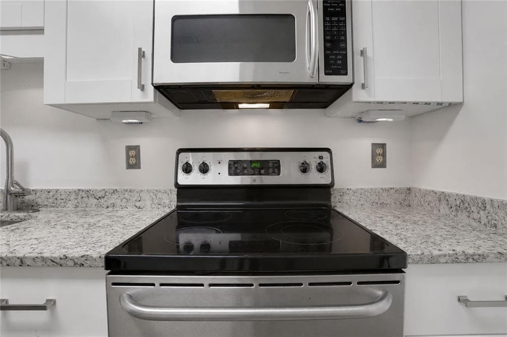 2 bedroom, 2 bathroom, 1,182 sq ft condominium for sale at 3843 Woodridge Way, Tucker, GA 30084 — photo 7