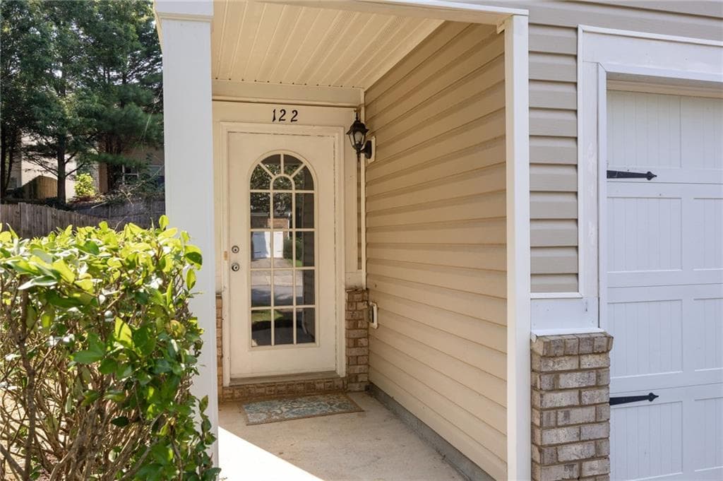 4 bedroom, 3 bathroom, 2,320 sq ft single family residence for sale at 122 Hidden Creek, Canton, GA 30114 — photo 3
