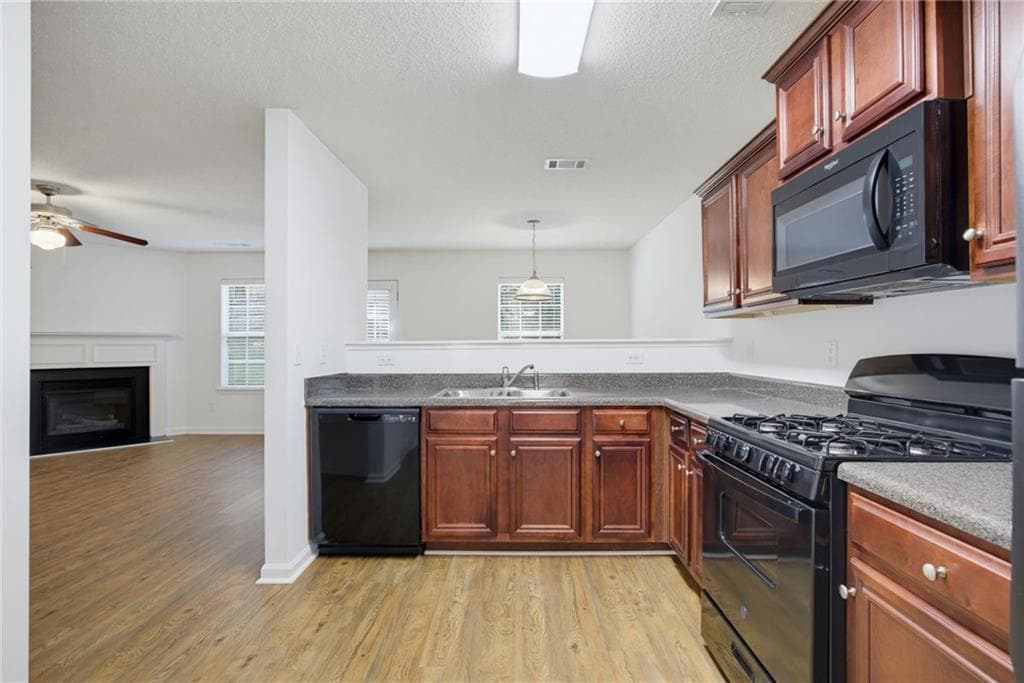 4 bedroom, 3 bathroom, 2,320 sq ft single family residence for sale at 122 Hidden Creek, Canton, GA 30114 — photo 8