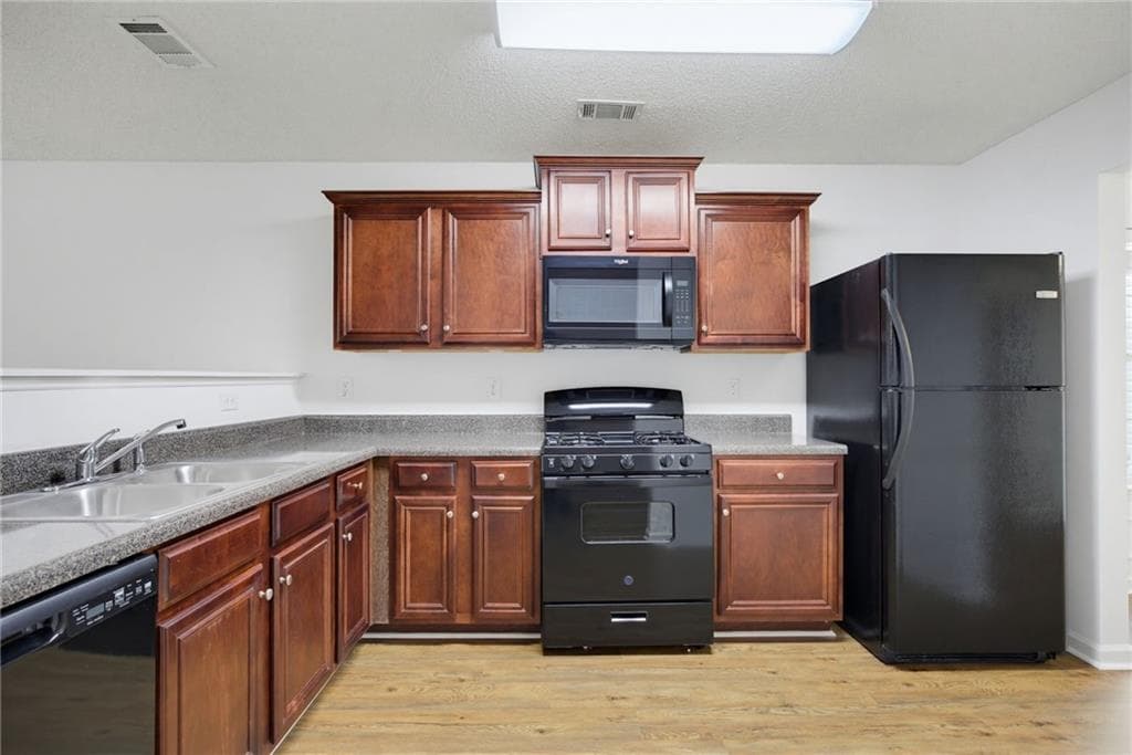 4 bedroom, 3 bathroom, 2,320 sq ft single family residence for sale at 122 Hidden Creek, Canton, GA 30114 — photo 9