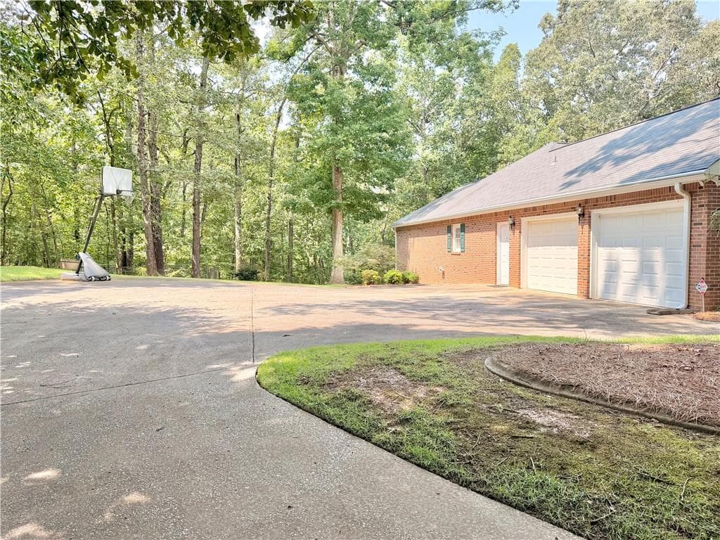 3 bedroom, 3 bathroom, 2,816 sq ft single family residence under contract at 5067 Lazy Acres Drive, Douglasville, GA 30135 — photo 4