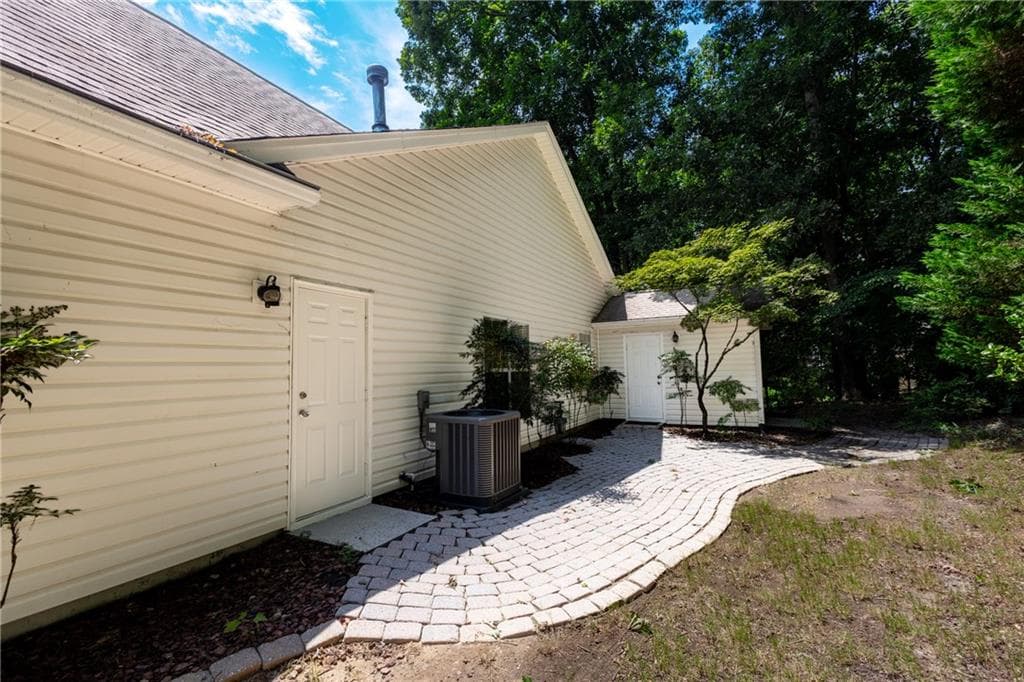 3 bedroom, 2 bathroom, 2,486 sq ft single family residence for sale at 1265 Cedar Oak Lane, Lawrenceville, GA 30043 — photo 3