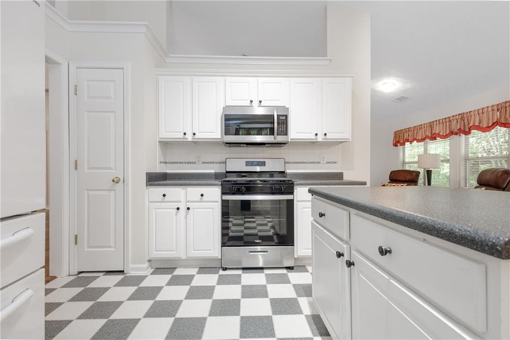 3 bedroom, 2 bathroom, 2,486 sq ft single family residence for sale at 1265 Cedar Oak Lane, Lawrenceville, GA 30043 — photo 6