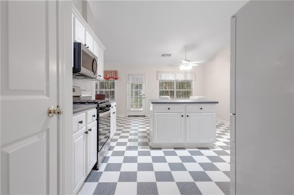 3 bedroom, 2 bathroom, 2,486 sq ft single family residence for sale at 1265 Cedar Oak Lane, Lawrenceville, GA 30043 — photo 8