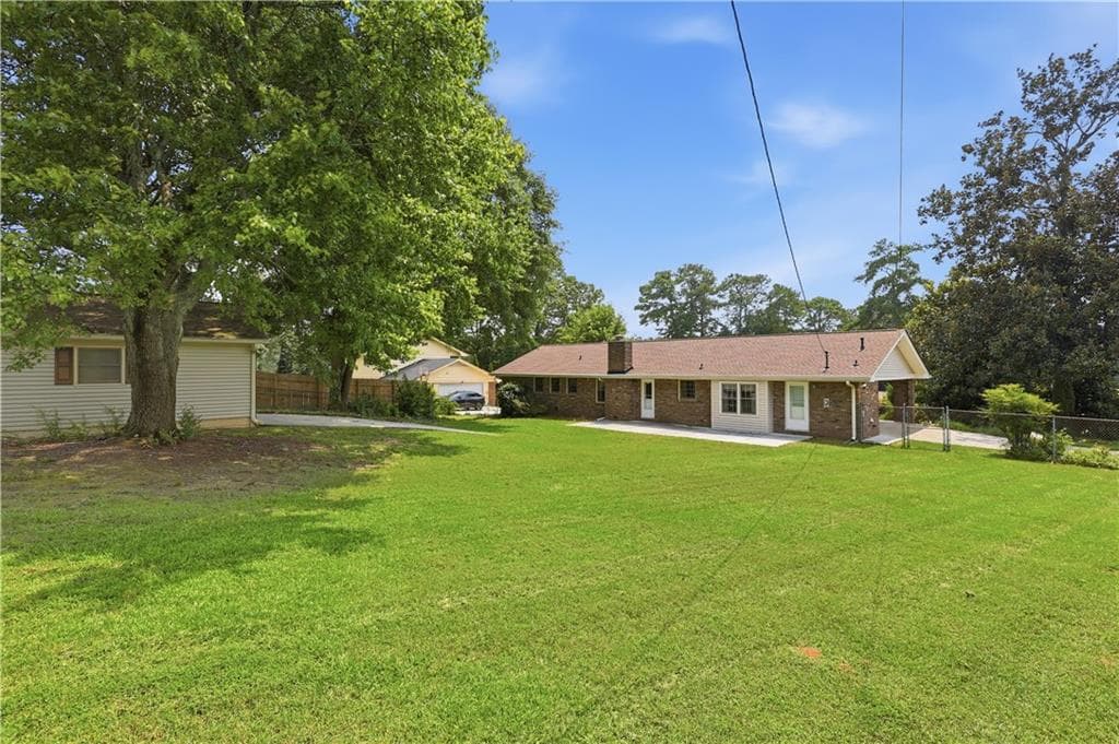 3 bedroom, 2 bathroom, 1,629 sq ft single family residence for sale at 2171 Pinehurst Road, Snellville, GA 30078 — photo 5