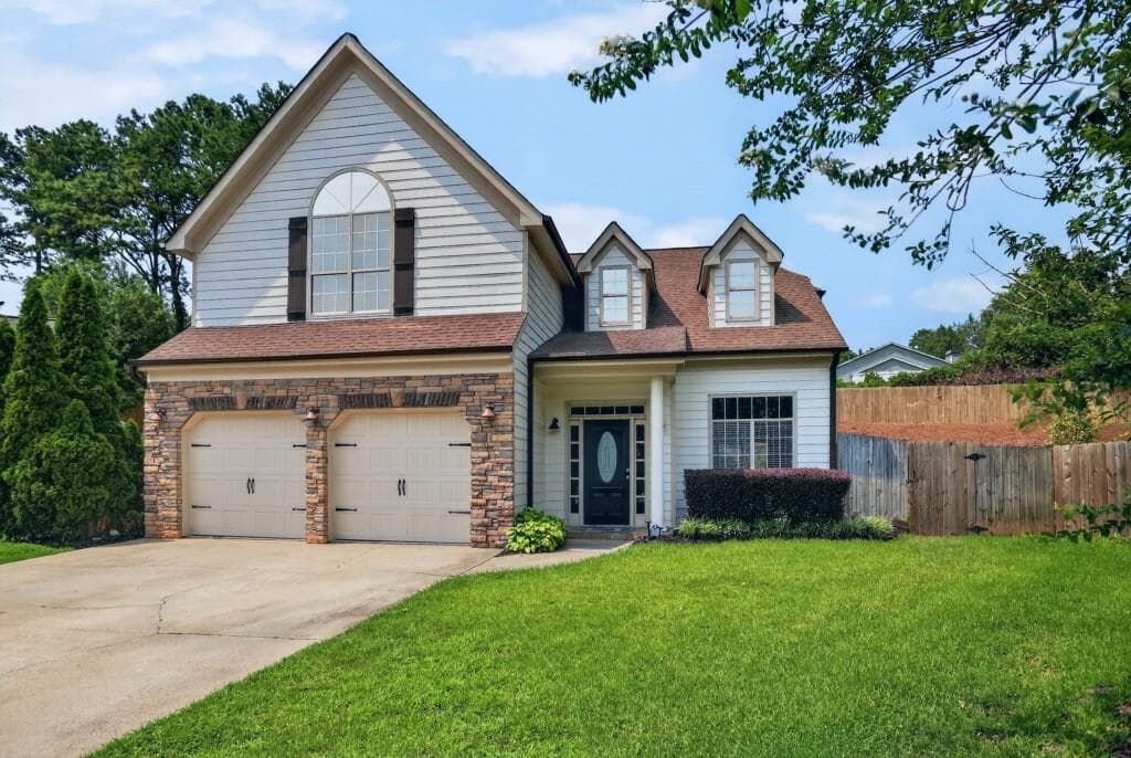3 bedroom, 3 bathroom, 2,111 sq ft single family residence under contract at 330 Gullwing Court, Alpharetta, GA 30009 — photo 2