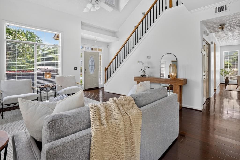 3 bedroom, 3 bathroom, 2,111 sq ft single family residence under contract at 330 Gullwing Court, Alpharetta, GA 30009 — photo 8